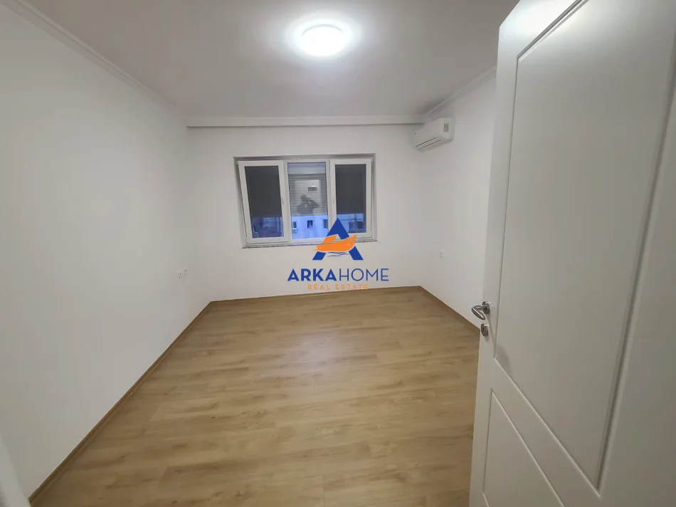 Tirane, jepet me qera apartament 2+1+Ballkon Kati 3, 88 m² 1.523 € 