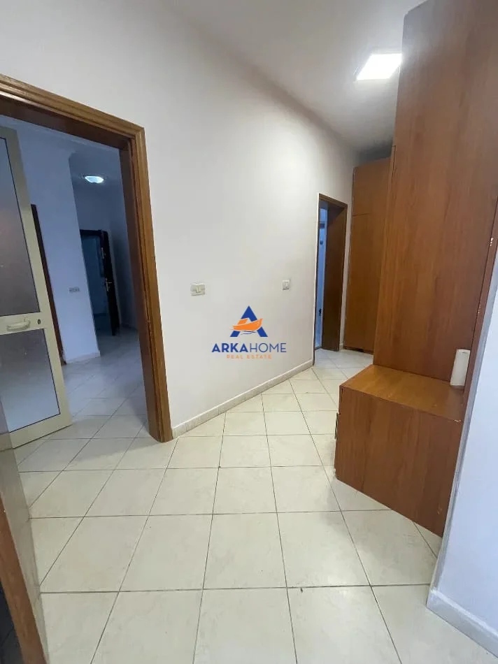 Tirane, jepet me qera apartament 2+1+Ballkon Kati 12, 120 m² 600 € 