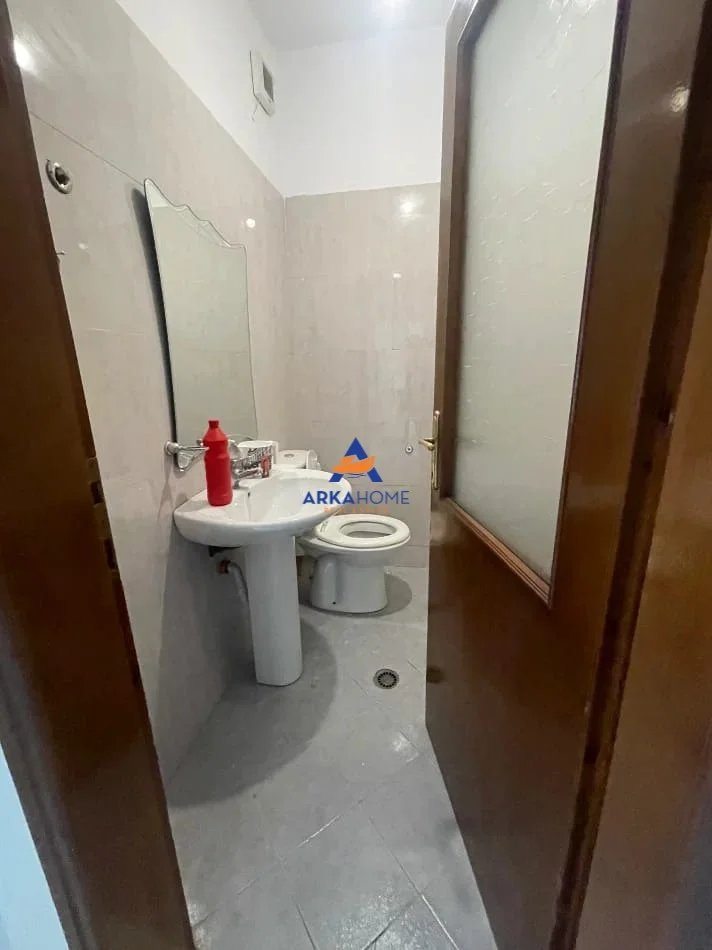 Tirane, jepet me qera apartament 2+1+Ballkon Kati 12, 120 m² 600 € 