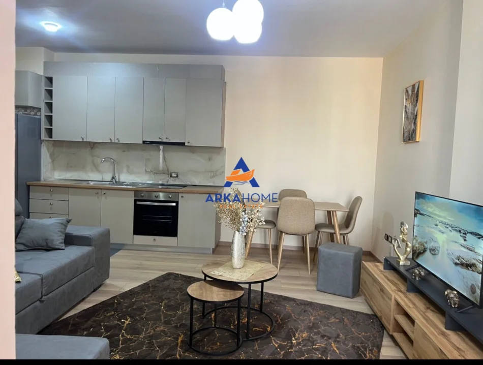Tirane, jepet me qera apartament 2+1+Ballkon Kati 4, 68 m² 700 € 