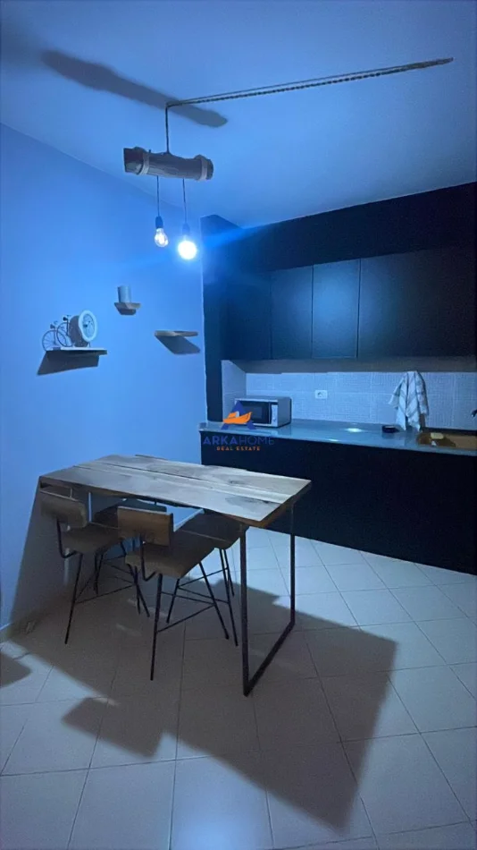 Tirane, jepet me qera apartament 2+1+Ballkon Kati 1, 110 m² 600 € 