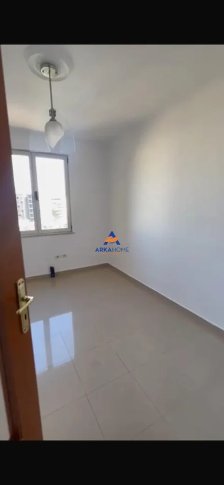 Tirane, jepet me qera apartament 2+1+Ballkon Kati 6, 110 m² 800 € 
