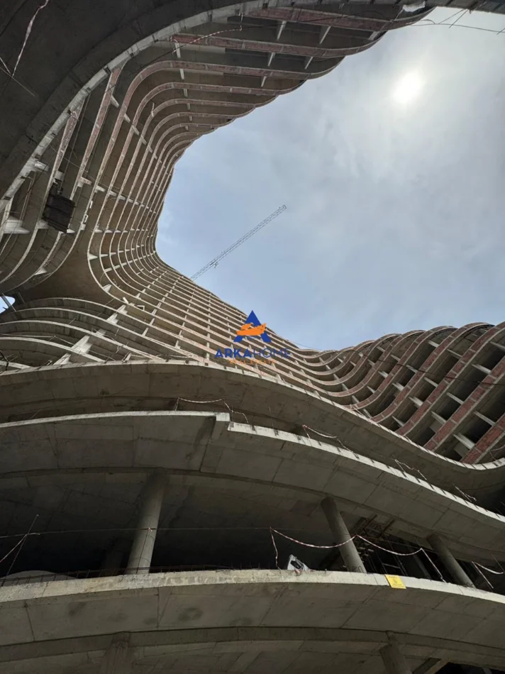 Tirane, shitet apartament 3+1+Ballkon Kati 21, 