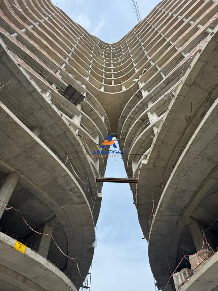 Tirane, shitet apartament 3+1+Ballkon Kati 21, 