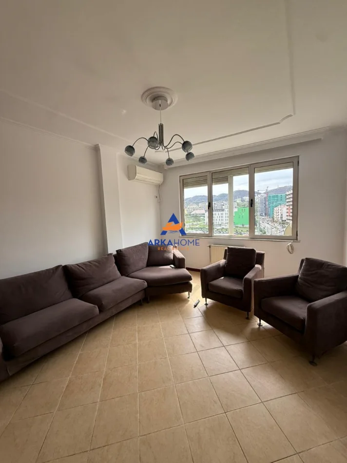 Tirane, jepet me qera ambjent biznesi Kati 6, 131 m² 1.100 € 