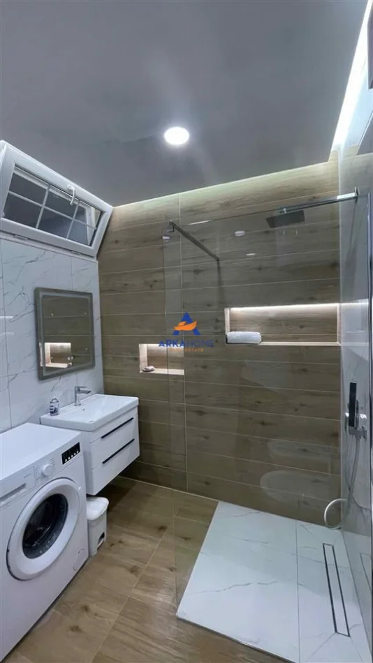 Tirane, jepet me qera apartament 1+1+Ballkon Kati 3, 60 m² 650 € 