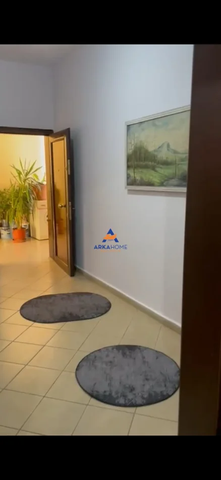 Tirane, jepet me qera apartament 2+1+Ballkon Kati 3, 70 m² 417 € 