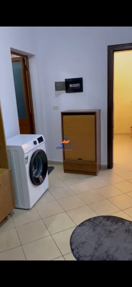 Tirane, jepet me qera apartament 2+1+Ballkon Kati 3, 70 m² 417 € 