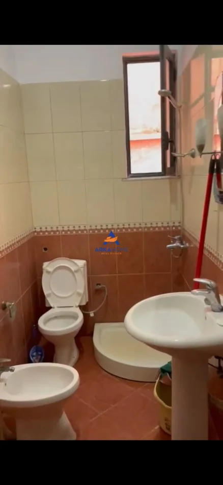 Tirane, jepet me qera apartament 2+1+Ballkon Kati 3, 70 m² 417 € 