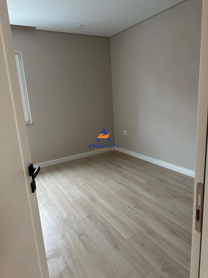 Tirane, jap me qera apartament 3+1+Ballkon , 105 m² 850 € 