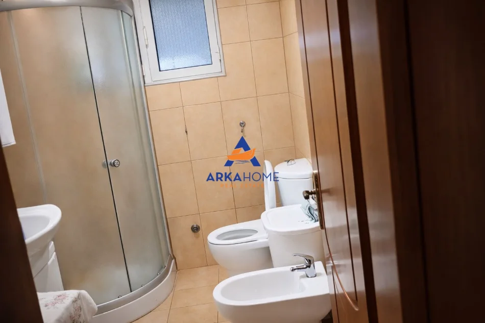 Tirane, jepet me qera apartament 3+1+Ballkon Kati 0, 110 m² 1.044 € 