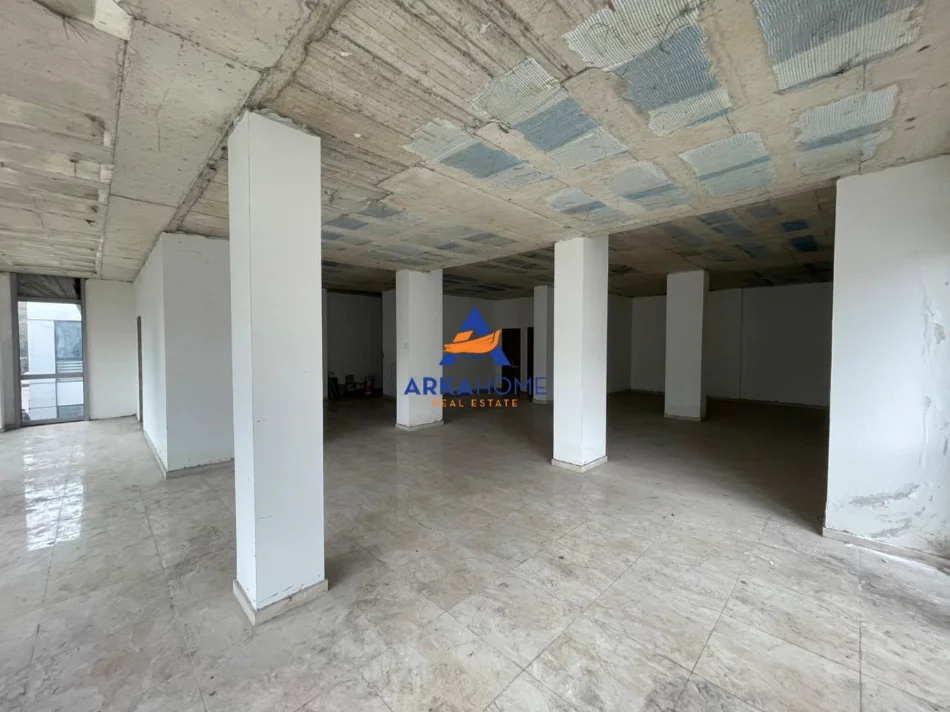 Tirane, jepet me qera ambjent biznesi Kati 0, 230 m² 5.500 € 