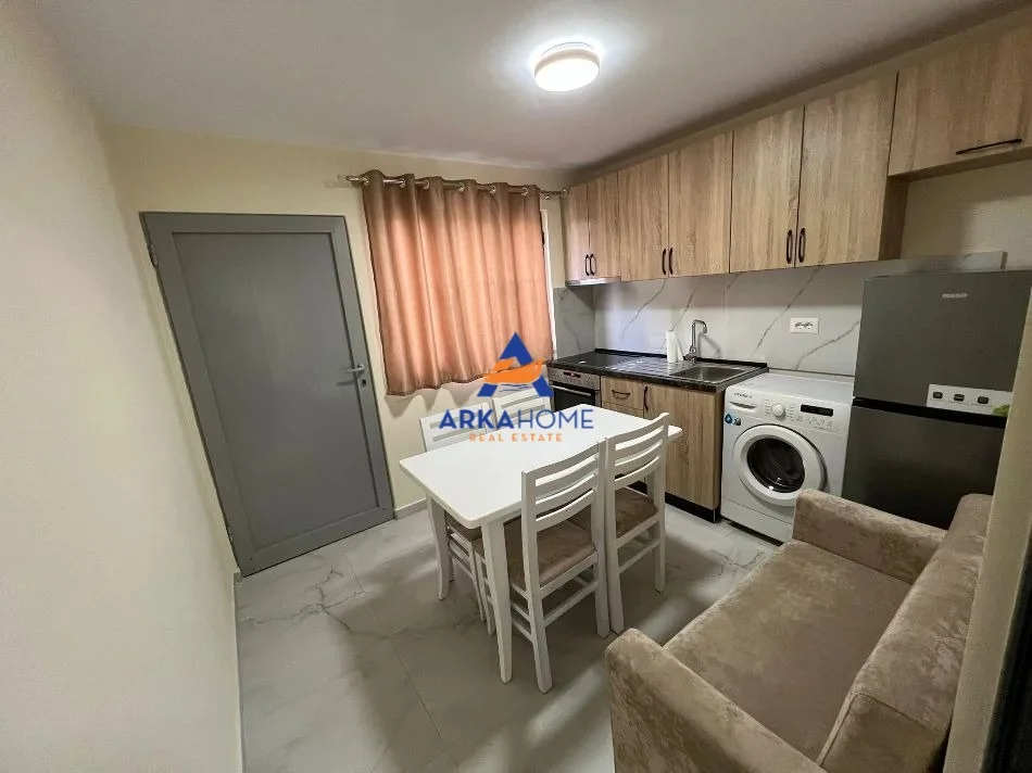 Tirane, jepet me qera apartament 1+1+Ballkon Kati 1, 40 m² 400 € 