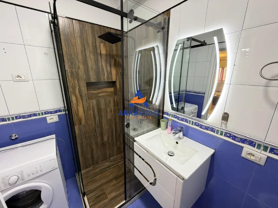 Tirane, jepet me qera apartament 2+1+Ballkon Kati 11, 82 m² 1.200 € 