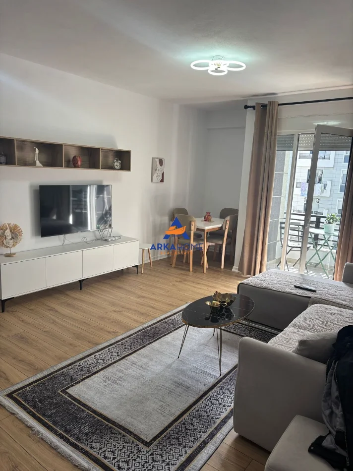 Tirane, jepet me qera apartament 2+1+Ballkon Kati 5, 100 m² 732 € 