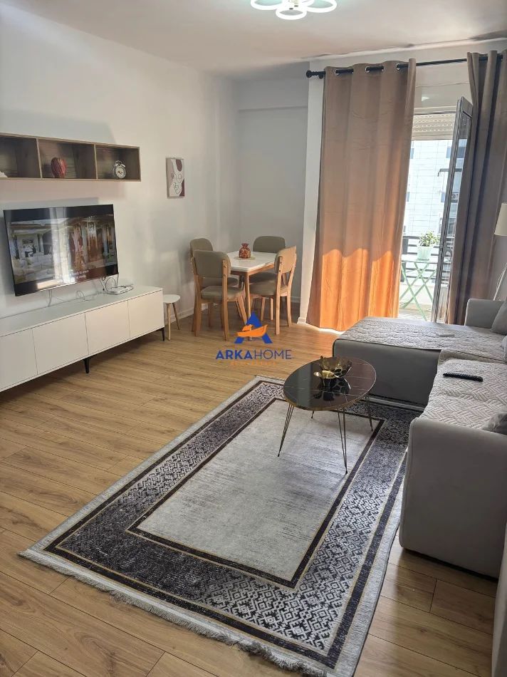 Tirane, jepet me qera apartament 2+1+Ballkon Kati 5, 100 m² 732 € 