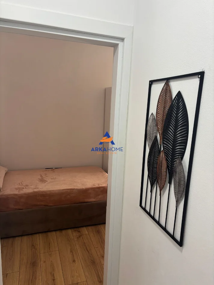 Tirane, jepet me qera apartament 2+1+Ballkon Kati 5, 100 m² 732 € 