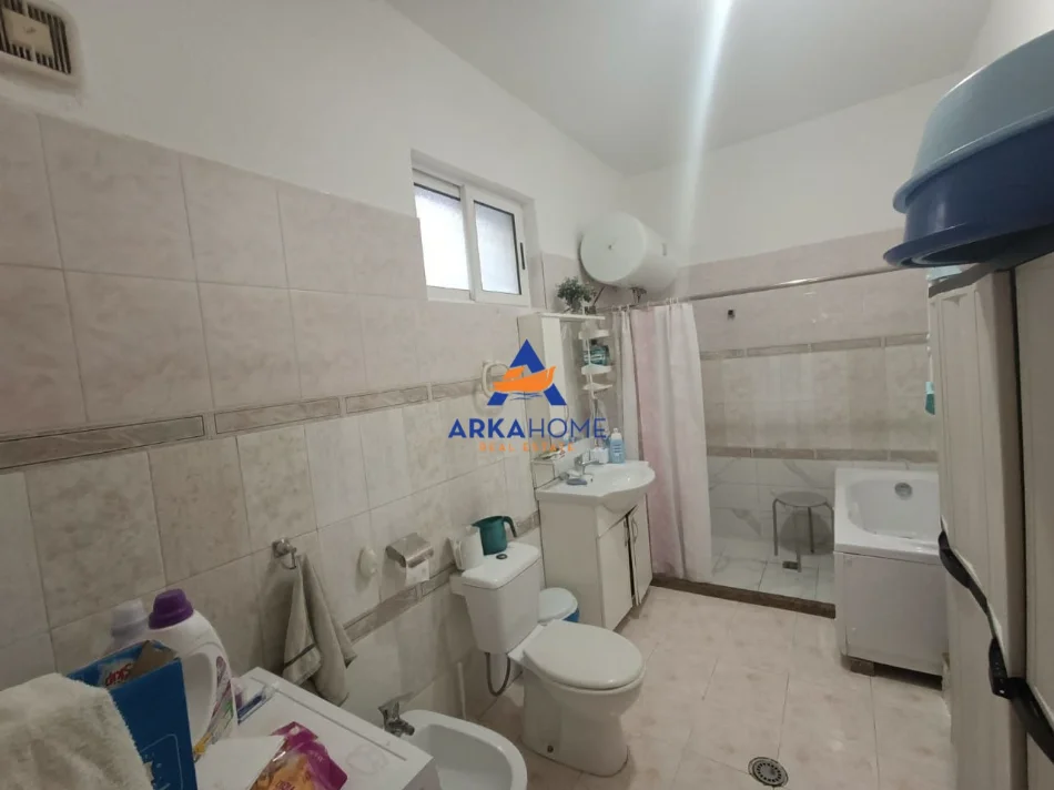 Tirane, jepet me qera apartament 2 Katshe Kati 2, 180 m² 837 € 