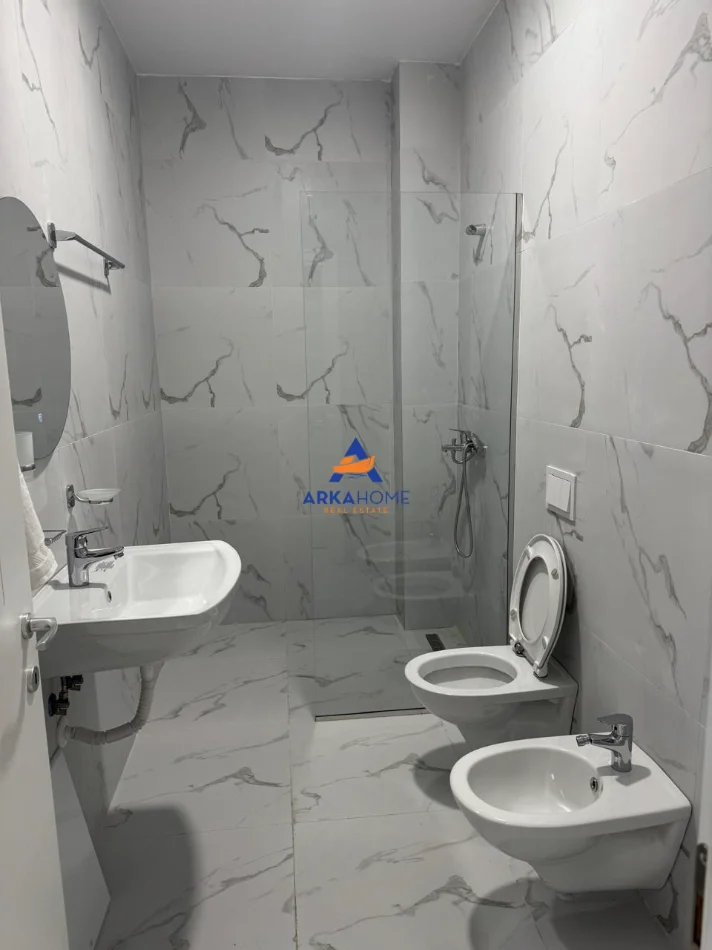 Tirane, jepet me qera apartament 3+1+Ballkon Kati 15, 125 m² 1.600 € 