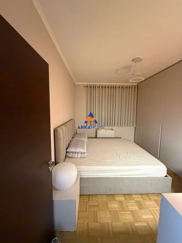 Tirane, jepet me qera apartament 2+1+Ballkon Kati 7, 100 m² 950 € 