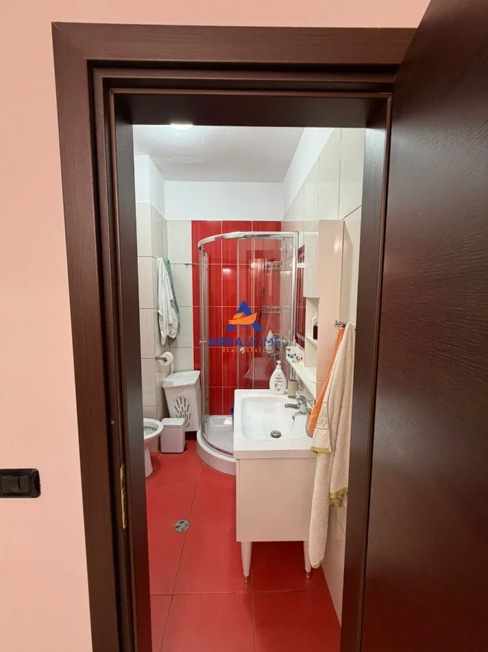 Tirane, jepet me qera apartament 2+1+Ballkon Kati 7, 100 m² 950 € 