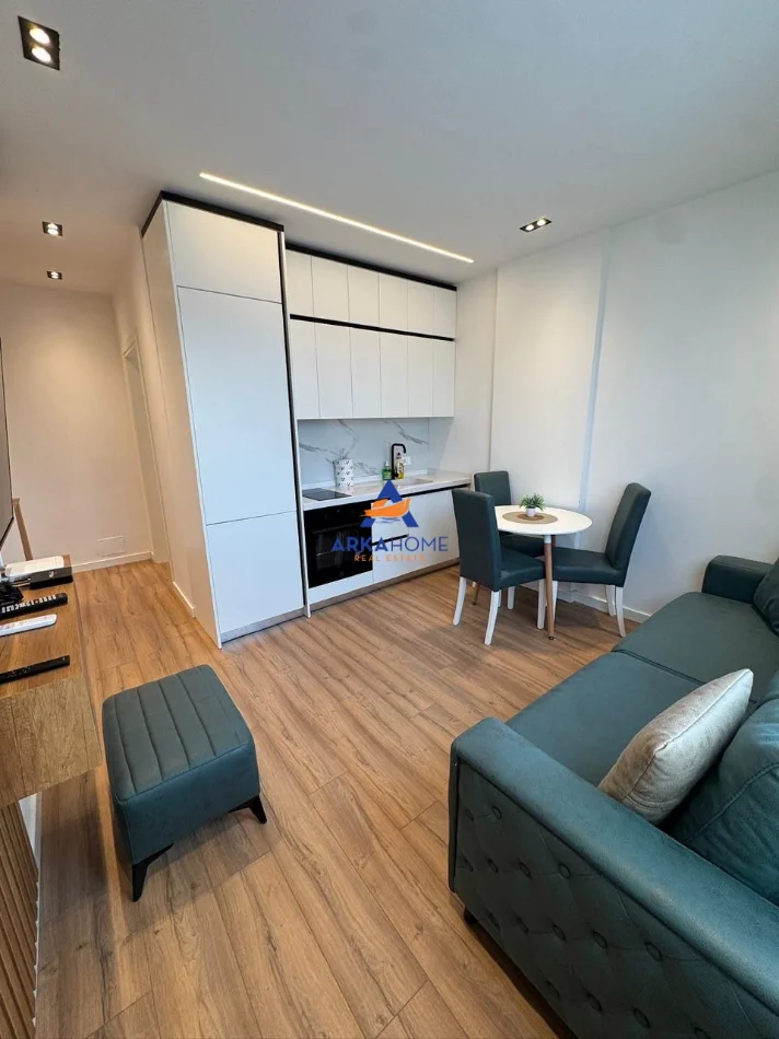 Tirane, jepet me qera apartament 1+1+Ballkon Kati 9, 50 m² 682 € 