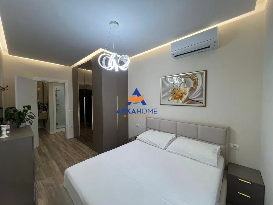 Tirane, jepet me qera apartament 1+1+Ballkon Kati 4, 70 m² 900 € 