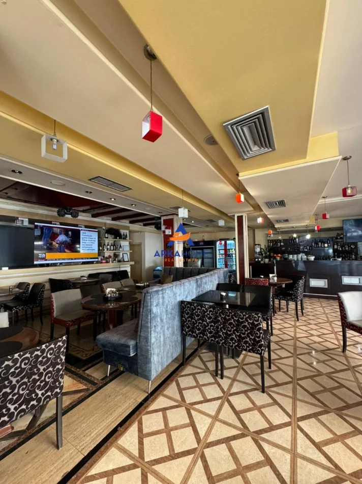 Tirane, jepet me qera hotel Kati 1, 600 m² 12.500 € 