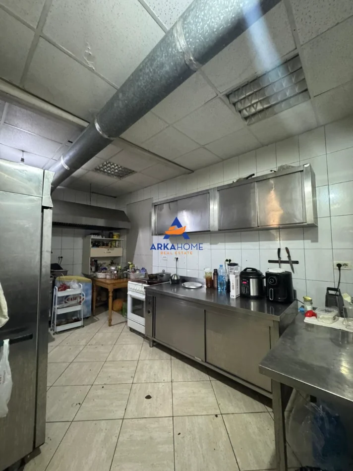 Tirane, jepet me qera hotel Kati 1, 600 m² 12.500 € 