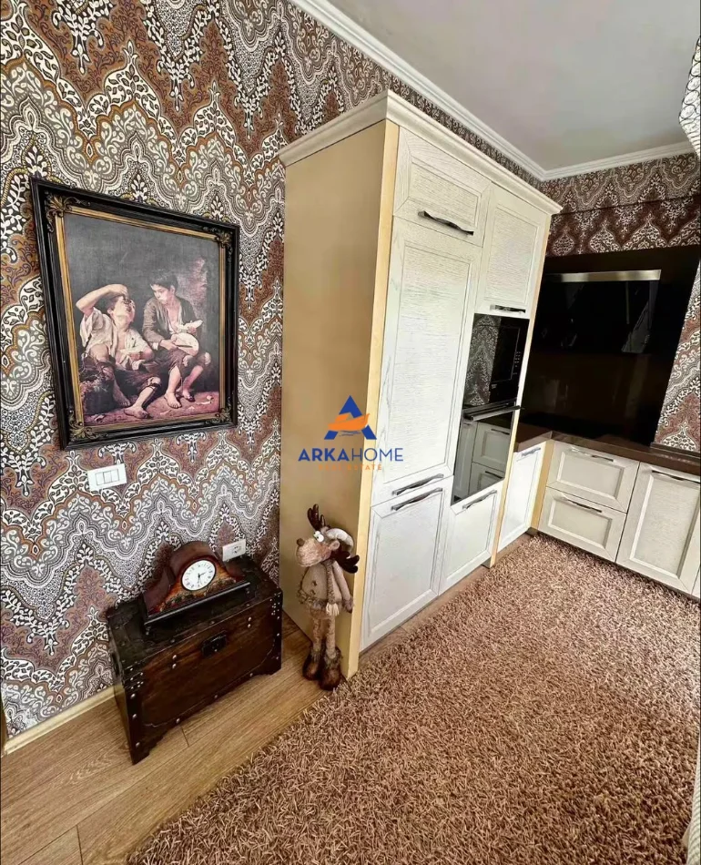 Tirane, jepet me qera apartament Dublex Kati 4, 200 m² 1.200 € 