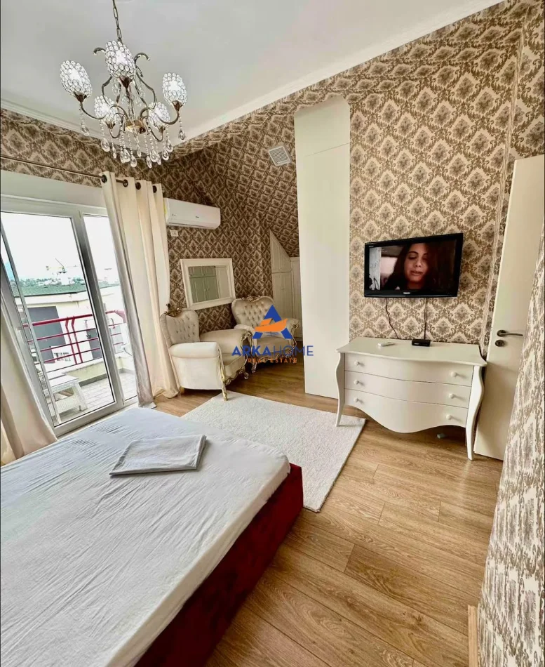 Tirane, jepet me qera apartament Dublex Kati 4, 200 m² 1.200 € 