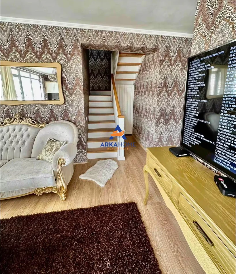 Tirane, jepet me qera apartament Dublex Kati 4, 200 m² 1.200 € 