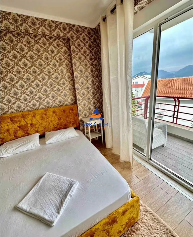 Tirane, jepet me qera apartament Dublex Kati 4, 200 m² 1.200 € 