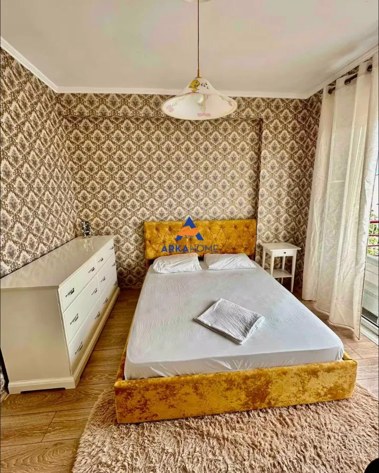 Tirane, jepet me qera apartament Dublex Kati 4, 200 m² 1.200 € 