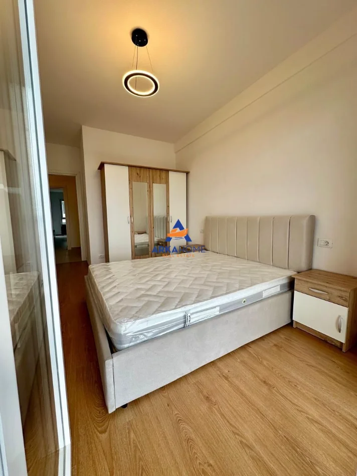 Tirane, jepet me qera apartament 2+1+Ballkon Kati 4, 98 m² 500 € 
