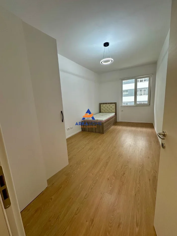 Tirane, jepet me qera apartament 2+1+Ballkon Kati 4, 98 m² 500 € 