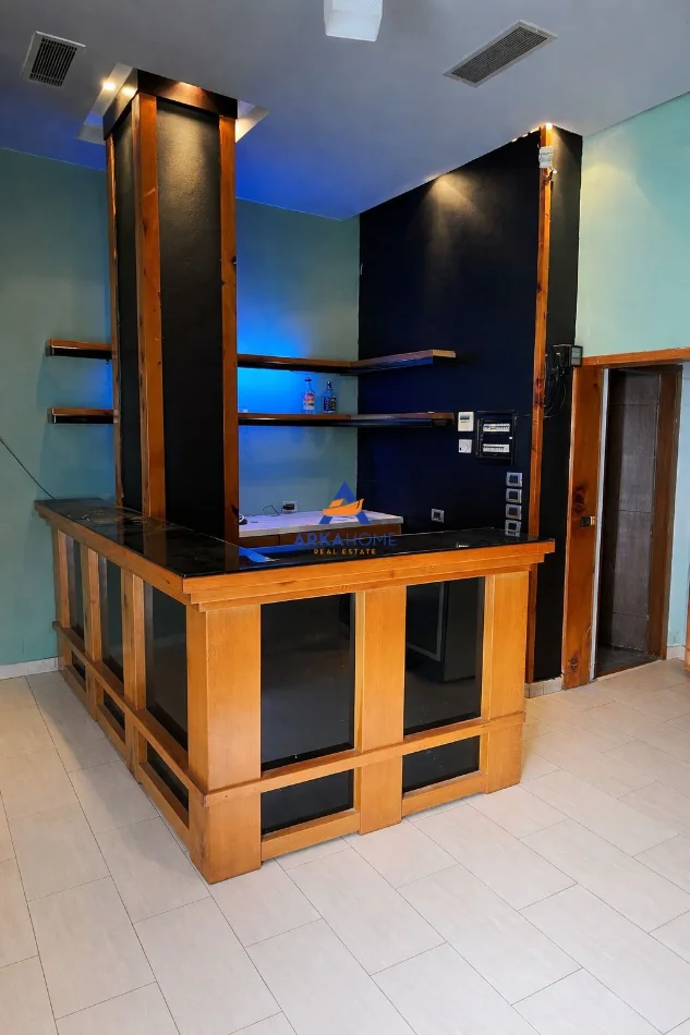 Tirane, jepet me qera ambjent biznesi Kati 0, 50 m² 472 € 