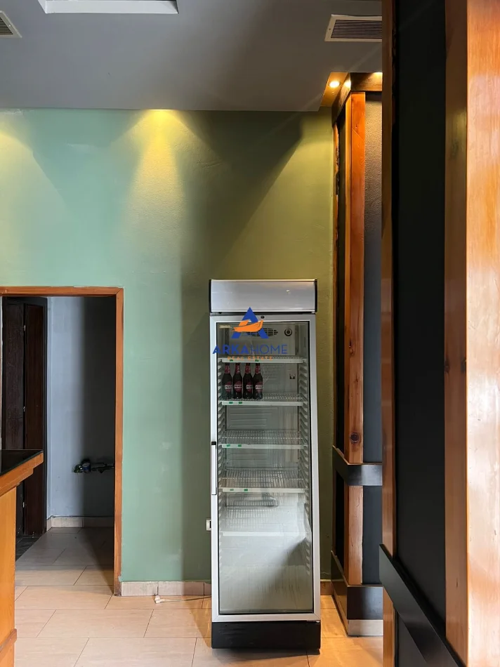 Tirane, jepet me qera ambjent biznesi Kati 0, 50 m² 472 € 