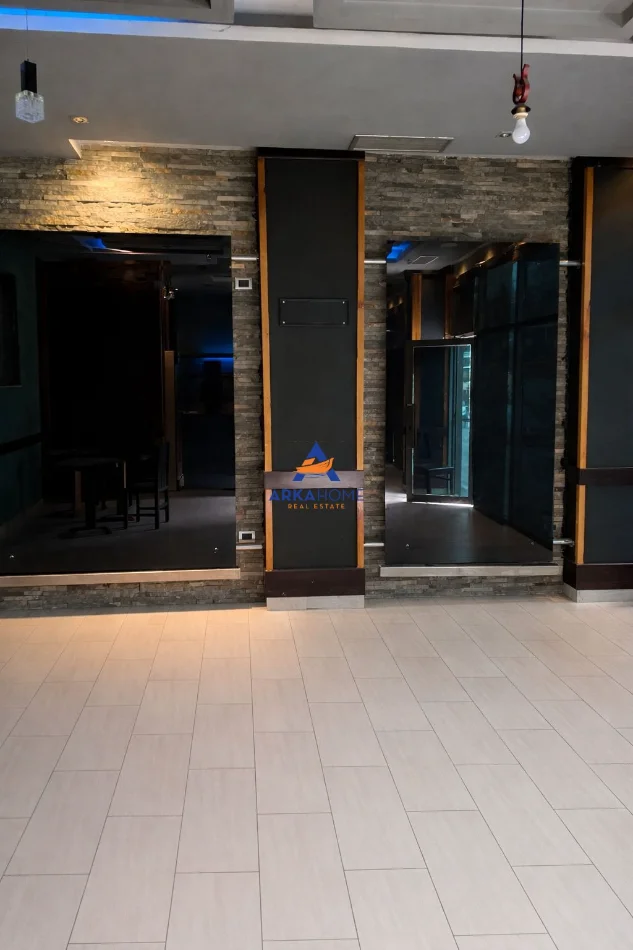 Tirane, jepet me qera ambjent biznesi Kati 0, 50 m² 472 € 