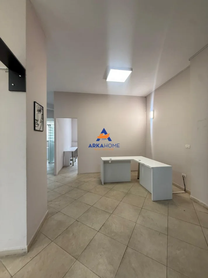 Tirane, jepet me qera zyre Kati 2, 110 m² 1.219 € 