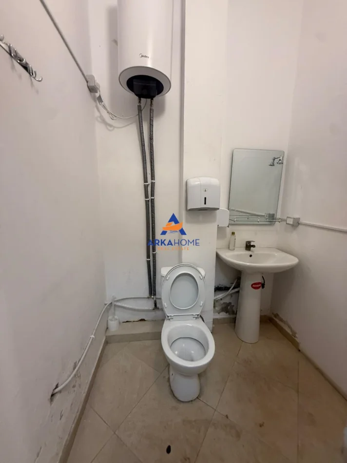 Tirane, jepet me qera zyre Kati 2, 110 m² 1.219 € 