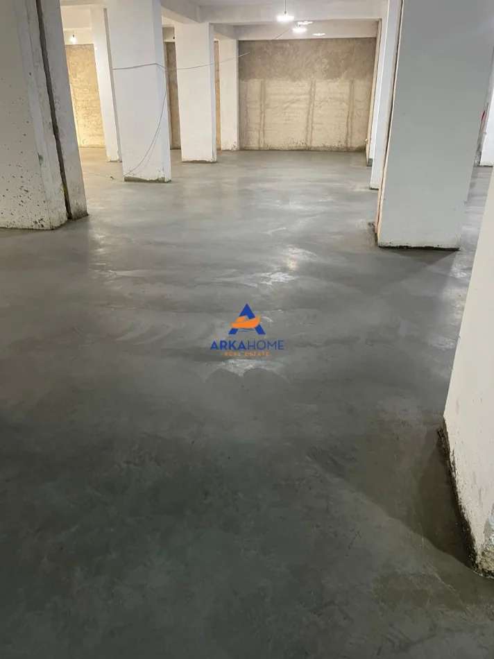 Tirane, shitet magazine Kati 0, 414 m² 331.000 € 