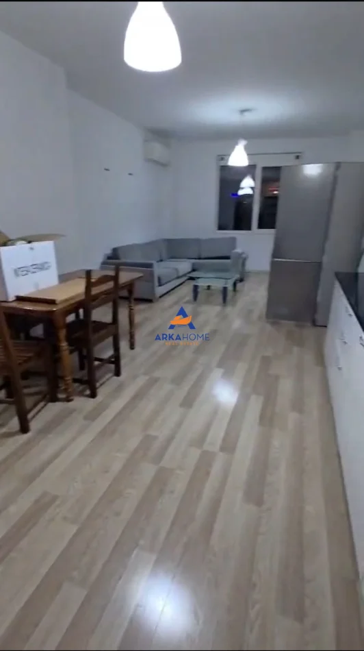 Tirane, jepet me qera apartament 2+1+Ballkon Kati 3, 96 m² 840 € 