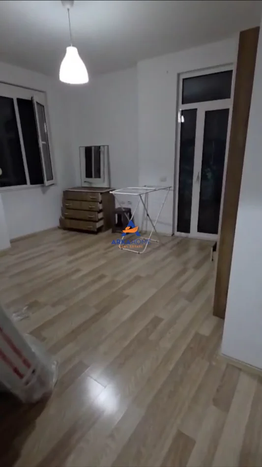 Tirane, jepet me qera apartament 2+1+Ballkon Kati 3, 96 m² 840 € 