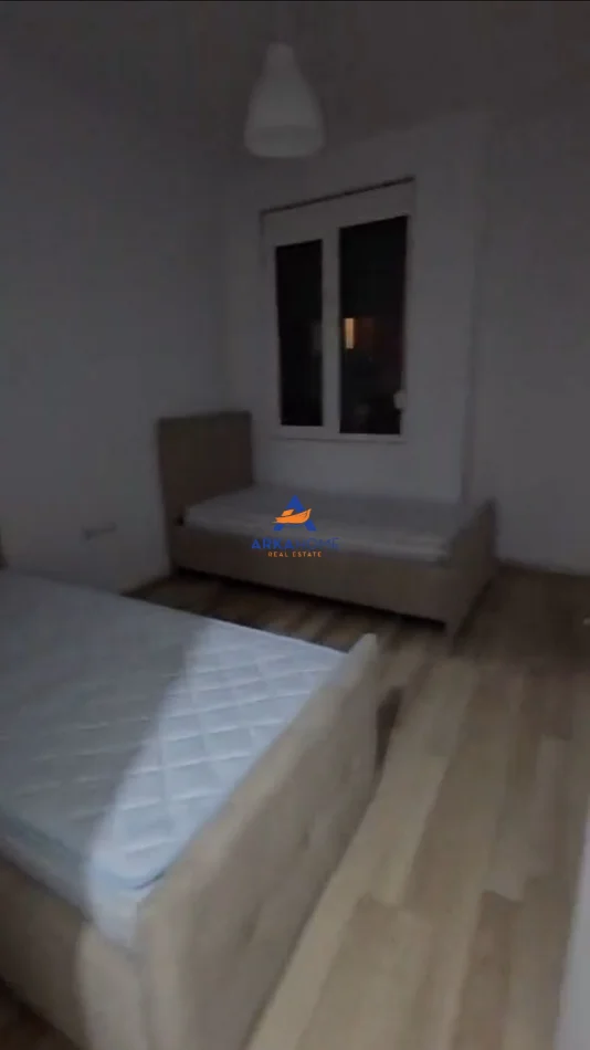 Tirane, jepet me qera apartament 2+1+Ballkon Kati 3, 96 m² 840 € 