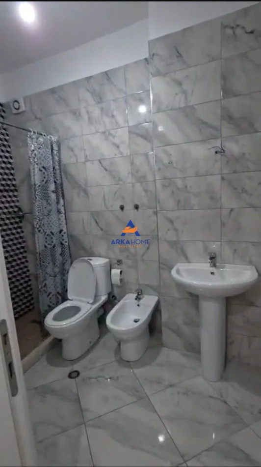 Tirane, jepet me qera apartament 2+1+Ballkon Kati 3, 96 m² 840 € 