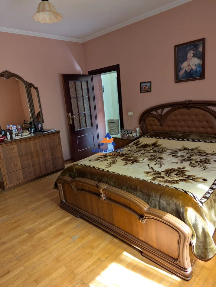 Tirane, shitet Vile 3 Katshe Kati 3, 280 m² 515.000 € 