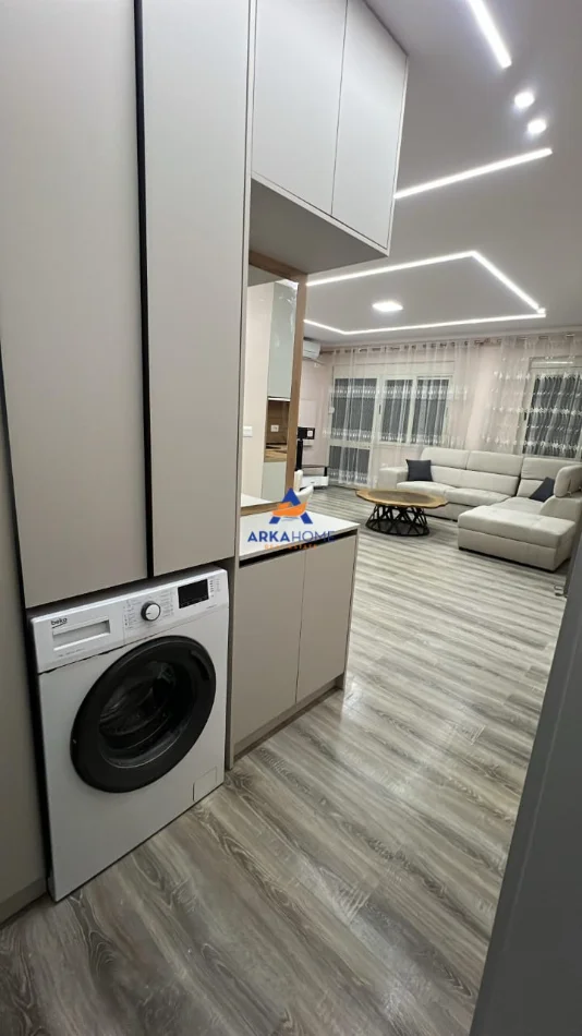 Tirane, jepet me qera apartament 1+1 Kati 1, 92 m² 682 € 