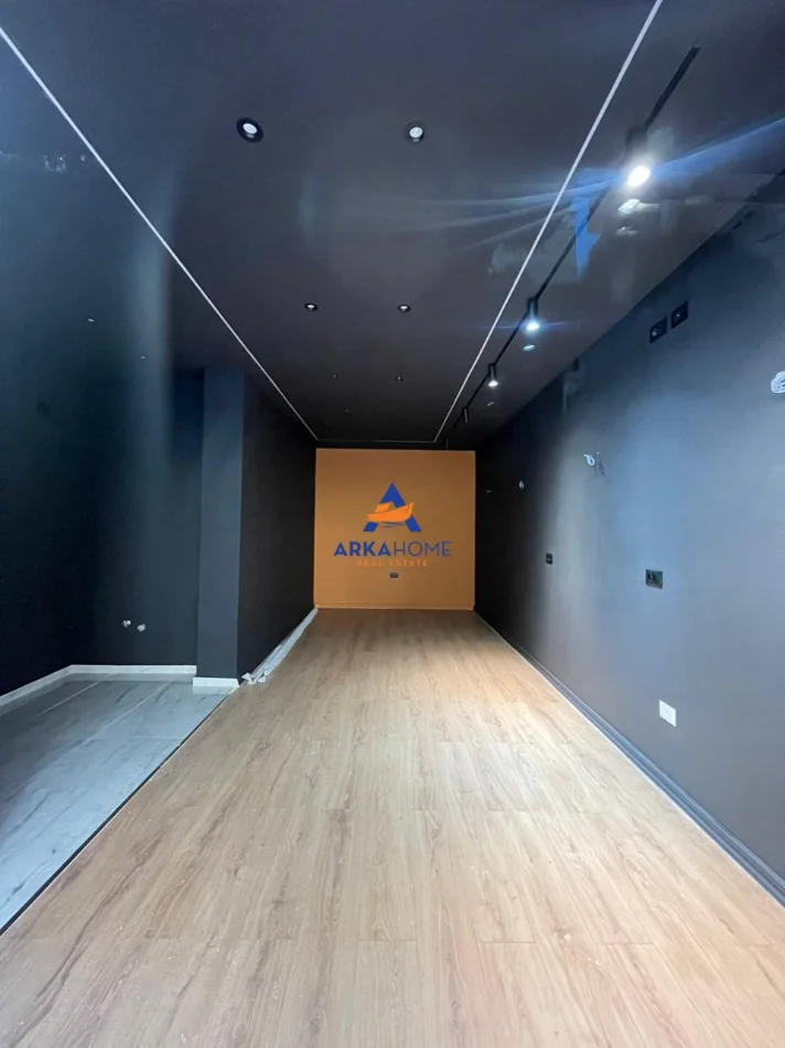 Tirane, jepet me qera ambjent biznesi Kati 0, 35 m² 524 € 