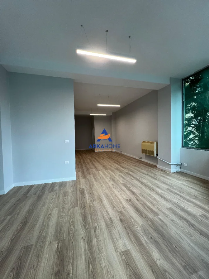 Tirane, jepet me qera ambjent biznesi Kati 0, 123 m² 1.600 € 